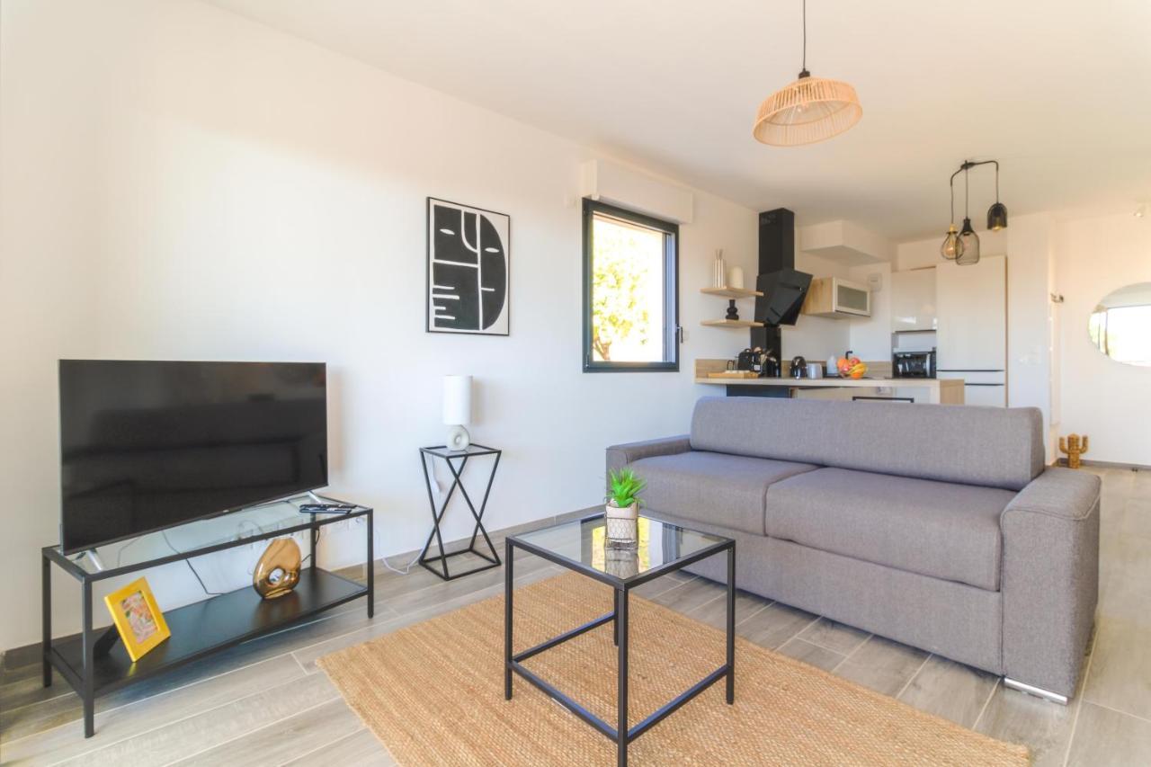 Select' - T2 A Saint-Clair Avec Terrasse, Piscine Et Parking ! - 180Sud-A12 Apartment Le Lavandou Bagian luar foto